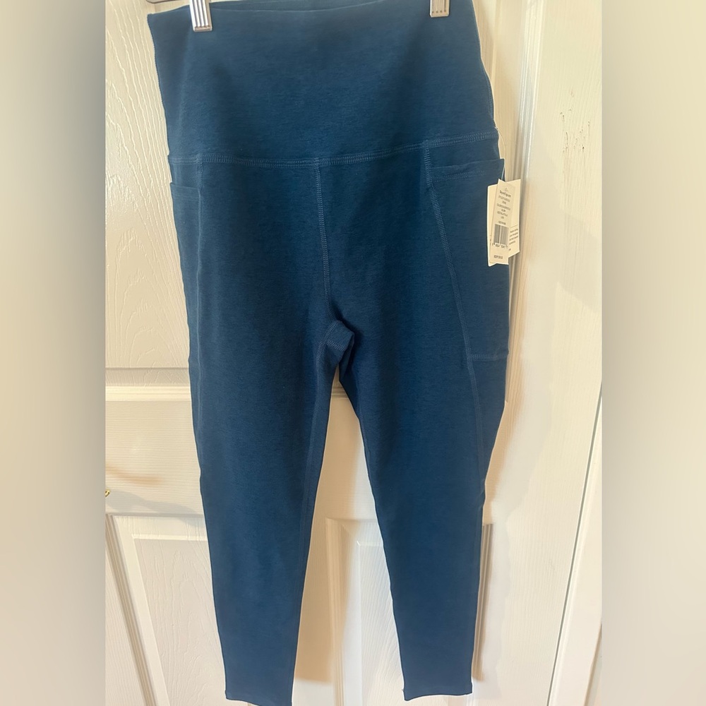 Beyond Yoga Women’s Deep Navy High-Rise Leggings with Pocket NWT